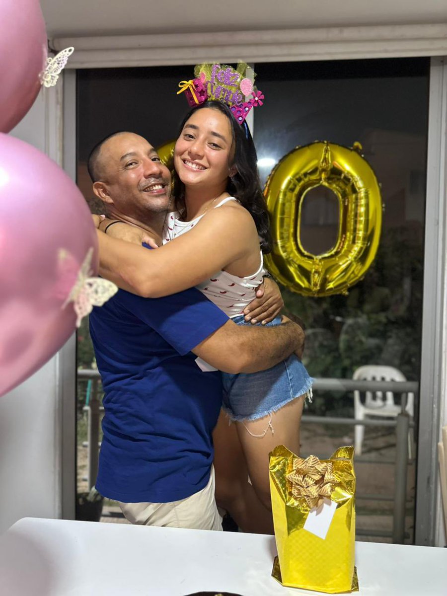 Hoy mis primeros 20 años! Gracias a Dios por iluminar mi camino siempre, gracias a mi familia por siempre estar presentes para mí! Hace 10 días me celebraron el cumple 🎉 hoy me encuentro a muchas distancia de ellos 🇩🇰 gracias por celebrar juntos y hacerme feliz, los extraño. 🙌