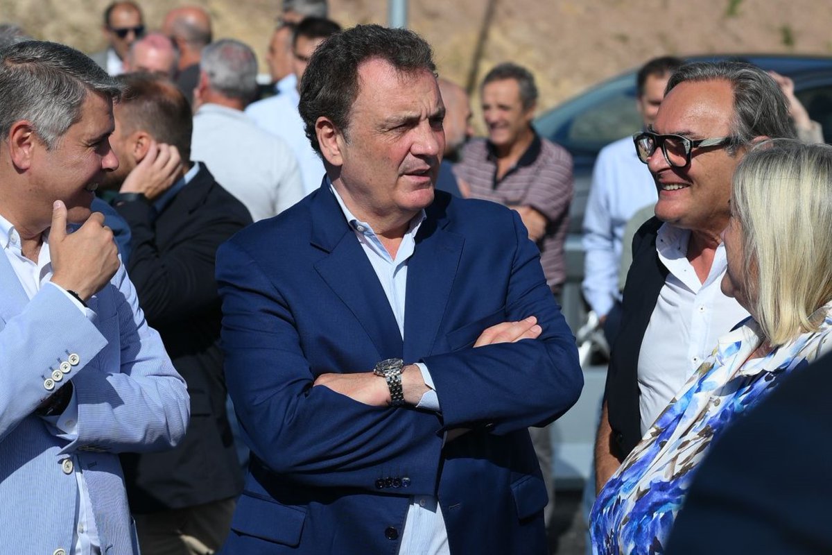 ppcantabria (@ppcantabria) on Twitter photo 🔵 Félix de las Cuevas se incorpora al Comité Ejecutivo Nacional del PP
El diputado por Cantabria se suma a este órgano del que ya formaban parte la presidenta <a href="/mjburuaga/">M.J Sáenz de Buruaga</a>; la secretaria autonómica <a href="/MJGRevuelta/">María José González</a>, y la alcaldesa de Santander, <a href="/gemaigual/">Gema Igual Ortiz</a>
ℹ️ ppcantabria.org/actualidad/not… 🔵 Félix de las Cuevas se incorpora al Comité Ejecutivo Nacional del PP
El diputado por Cantabria se suma a este órgano del que ya formaban parte la presidenta <a href="/mjburuaga/">M.J Sáenz de Buruaga</a>; la secretaria autonómica <a href="/MJGRevuelta/">María José González</a>, y la alcaldesa de Santander, <a href="/gemaigual/">Gema Igual Ortiz</a>
ℹ️ ppcantabria.org/actualidad/not…