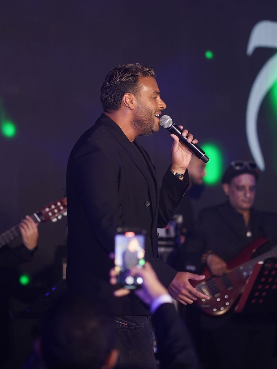 FilFan's tweet image. 🎼 إطلالة رامي صبري في حفل خاص مساء أمس. إيه رأيكم في ألبومه الأخير