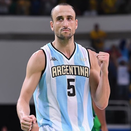 Hoy es el cumpleaños de Manu Ginobili. Ídolo del basket.

¡Muchas Felicidades Genio! 

La réplica de su última camiseta con su selección, en Madbasket.

madbasket.com/es/replicas-fi…

#ginobili #fiba #argentina