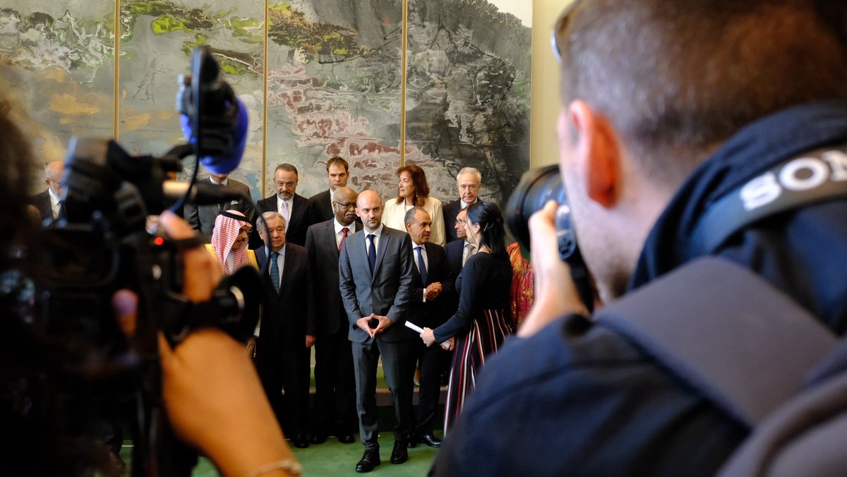 Après des mois de travail entrepris sous l’égide de la France et de l’Arabie Saoudite, toute la communauté internationale est rassemblée à New-York. 15 États, la Ligue arabe et l'Union européenne présentent des propositions concrètes pour faire advenir la solution à deux États.