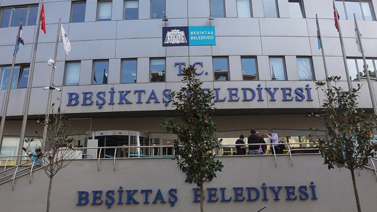 Beşiktaş Belediyesi işçileri, 2.5 aydır maaş alamayınca sağlık dışı birimlerde iş bıraktı.

 DİSK Genel-İş Avrupa 1 No’lu Şube, WhatsApp mesajıyla eylemin kararlılıkla süreceğini duyurdu. İşçiler geçmişe dönük tüm maaşlarının ödenmesini talep ediyor!
