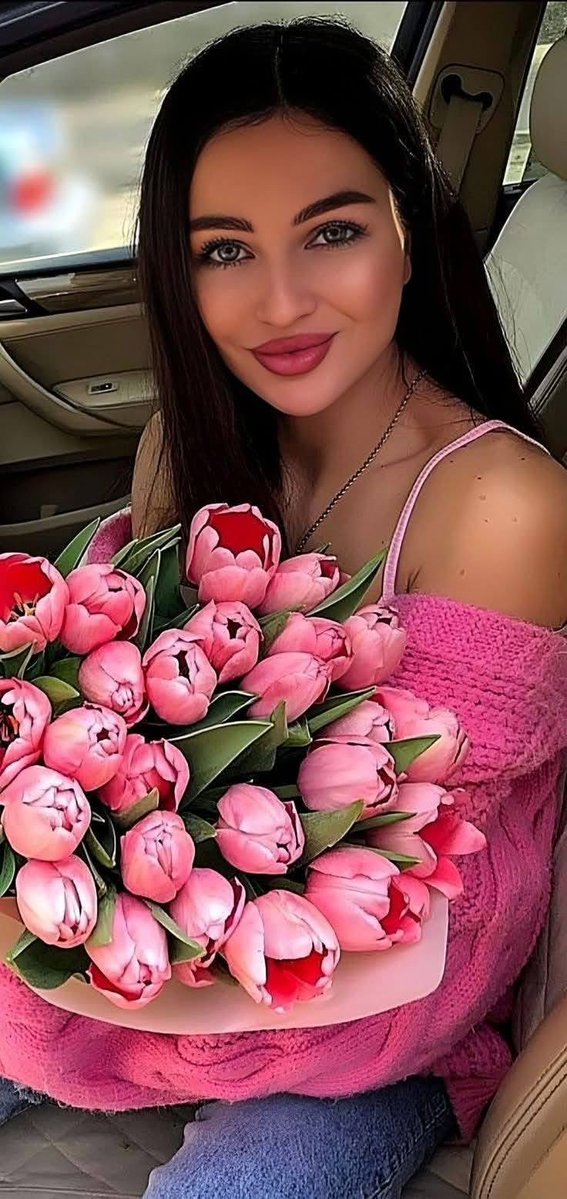 Maya170991's tweet image. انت لي
غمرة وردك ورائحتها
تنتشر منها الحنان
وتقول لي
أنا هنا
هذا الحضور
هذا الانتباه الي أدق التفاصيل
يأخذني الي عالمك الخاص والجميل الذي سطرته بمحبتك لي ..!
احبك 🫶
"M’
