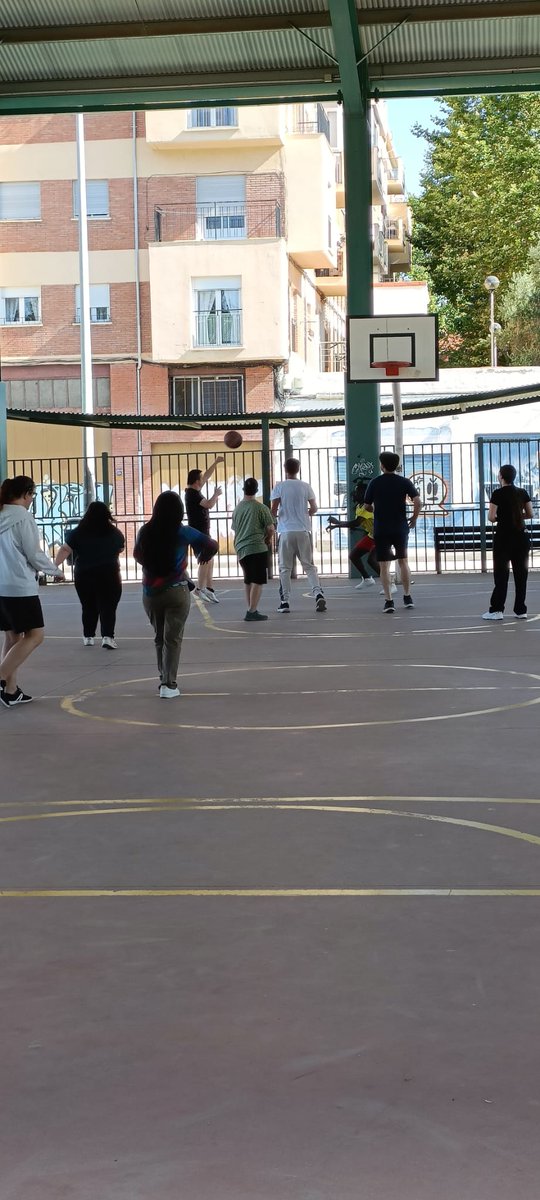 Mañana de baloncesto con los amigos del grupo joven de <a href="/CruzRojaSalaman/">Cruz Roja en Salamanca</a> 
<a href="/FundacionAfim/">Fundación Afim</a> Salamanca 
#Verano2025