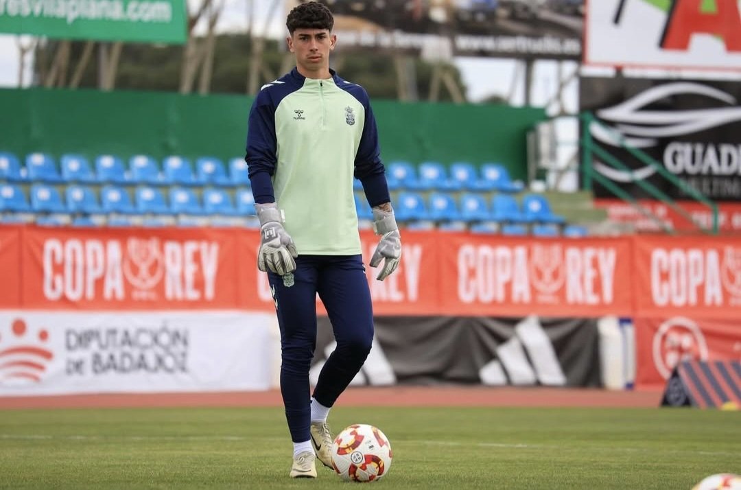 AlexArbelo's tweet image. El ex guardameta de la @UDLP_Oficial, Omar Marrero, completó este lunes su primera sesión con el primer equipo del @CDTOficial 

Firmado este verano para reforzar (en principio) al &apos;C&apos; de @RaycoGarcia1 en Tercera