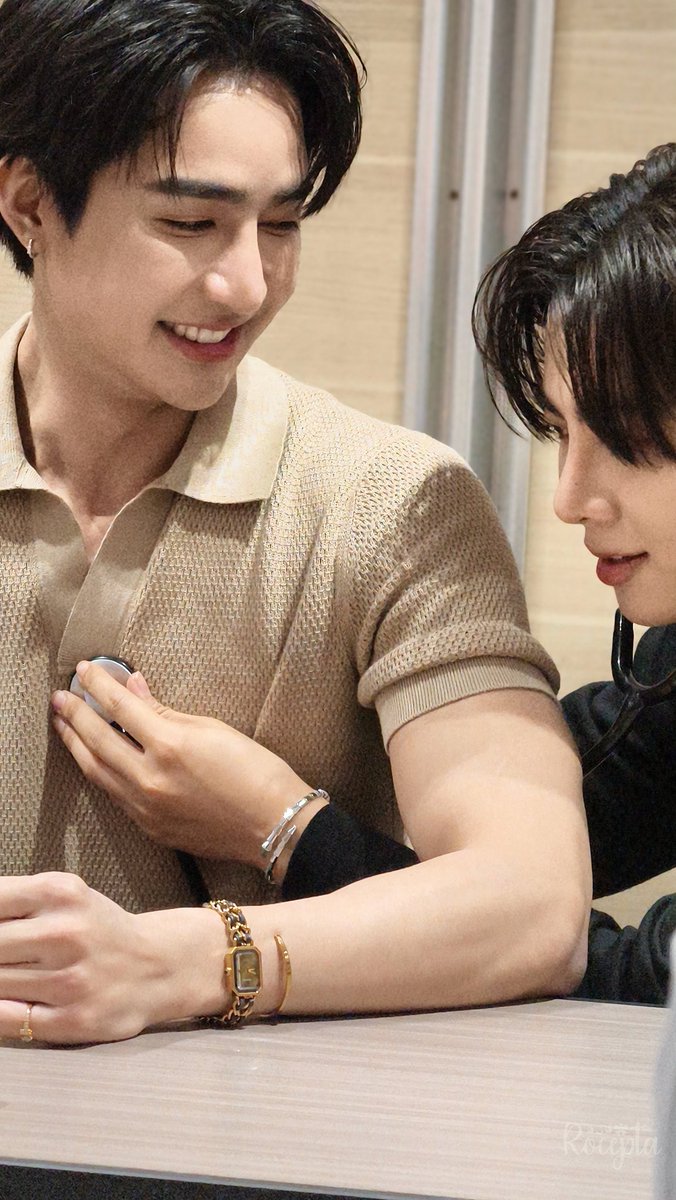 rocepta's tweet image. ไม่ได้ยินหรอกเสียงหัวใจ..
เพราะให้คนข้างๆไปแล้ว
🤎❤️
#มหกรรมนิยายนานาชาติ2025xEM
#EarthPirapat #Mixxiw
#เอิร์ทมิกซ์ #EarthMix