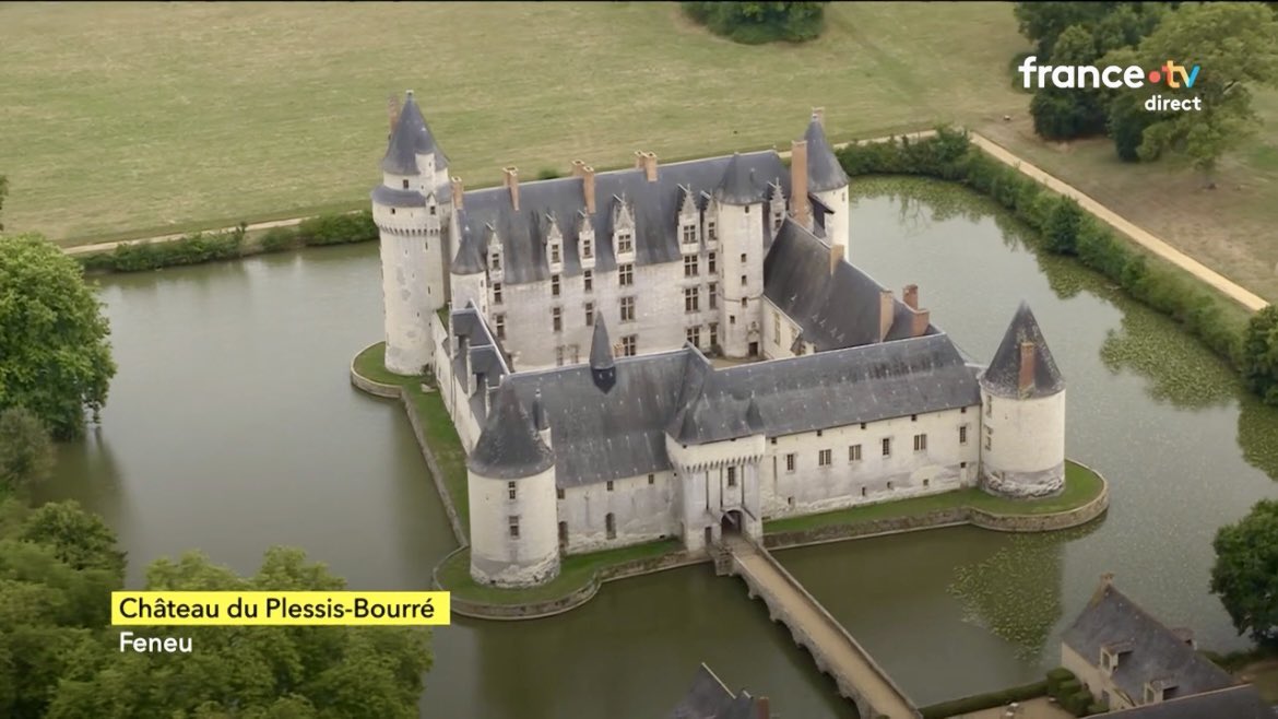 Robert Chipote (@robert_chipote) on Twitter photo La résidence de villégiature « après-Tour » de la team <a href="/AntenneVieux/">Antenne Vieux</a>.
On va pouvoir débriefer sur ce #TDF2025 qui a été… comment dire ? j’ai pas les mots.
#AntenneVieux La résidence de villégiature « après-Tour » de la team <a href="/AntenneVieux/">Antenne Vieux</a>.
On va pouvoir débriefer sur ce #TDF2025 qui a été… comment dire ? j’ai pas les mots.
#AntenneVieux