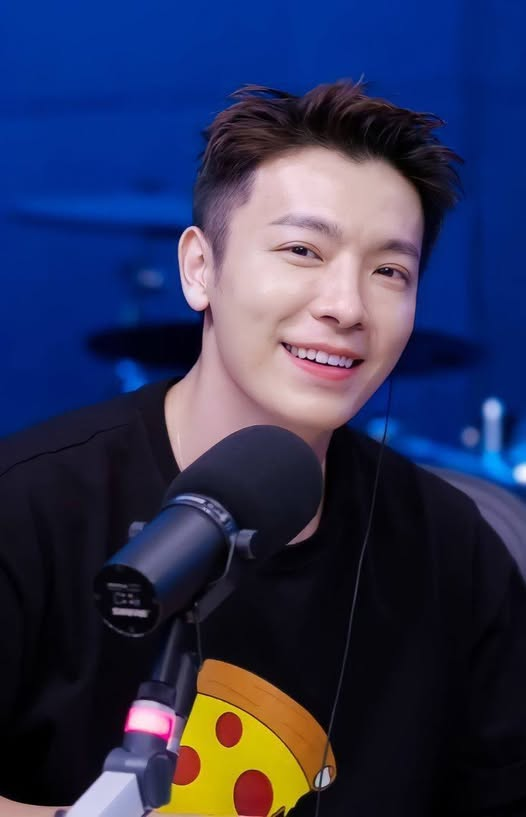 Eve_donghae's tweet photo. [ 📷 ]

[ PHOTO ]

LEE DONGHAE NYUNISHO D&amp;E SHOW #댸니쇼 #동해 #DONGHAE [  13- 05-2021 ]

#댸니쇼
#DnESHOW
#동해 #DONGHAE
#이동해 #leedonghae @donghae861015 https://t.co/tKZcH07Zg9