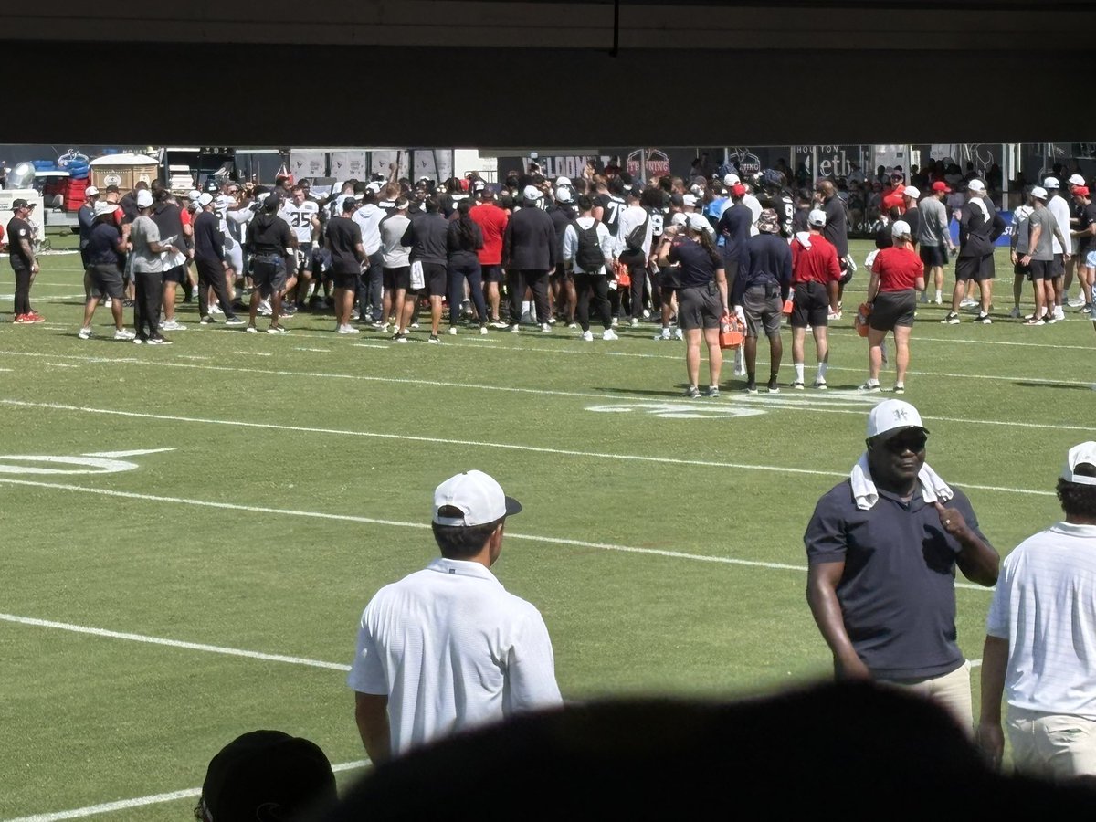 TexansJacob's tweet image. That ends practice for the Texans today.

Good day for the offense and especially for Aireontae Ersery who is in the clear lead to be starting RT. 

Jaylin Noel &amp;amp; Calen Bullock had themselves a great day as well