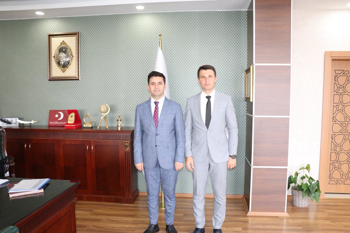 İçişleri Bakanlığımız tarafından düzenlenen Bakanlık Yabancı Dil Kursu programına katılacak olan Kaymakamımız Sn. Musa Türkmen, ilçemizdeki görev süresinin sona ermesi dolayısıyla Suşehri Kaymakamı Sn. Mahmut Fazıl Yıldız’a veda ziyaretinde bulundu.