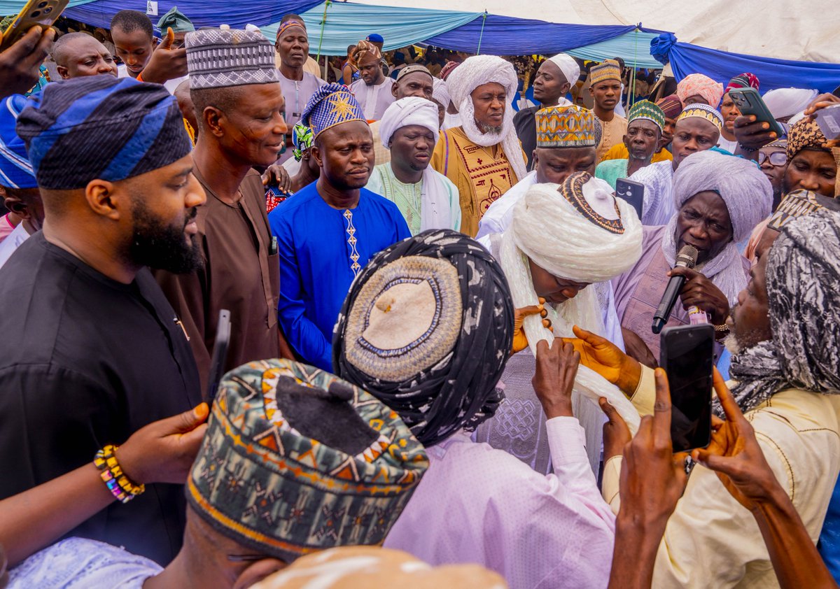 Today, I had the honour of joining the Eruwa Muslim Community, family members, and well-wishers for the 8th-day Fidau prayer held in memory of our revered Chief Imam of Eruwaland, Sheikh AbdulKareem Abdulsalam Olore.

In my remarks at the prayer session, I described Baba as a