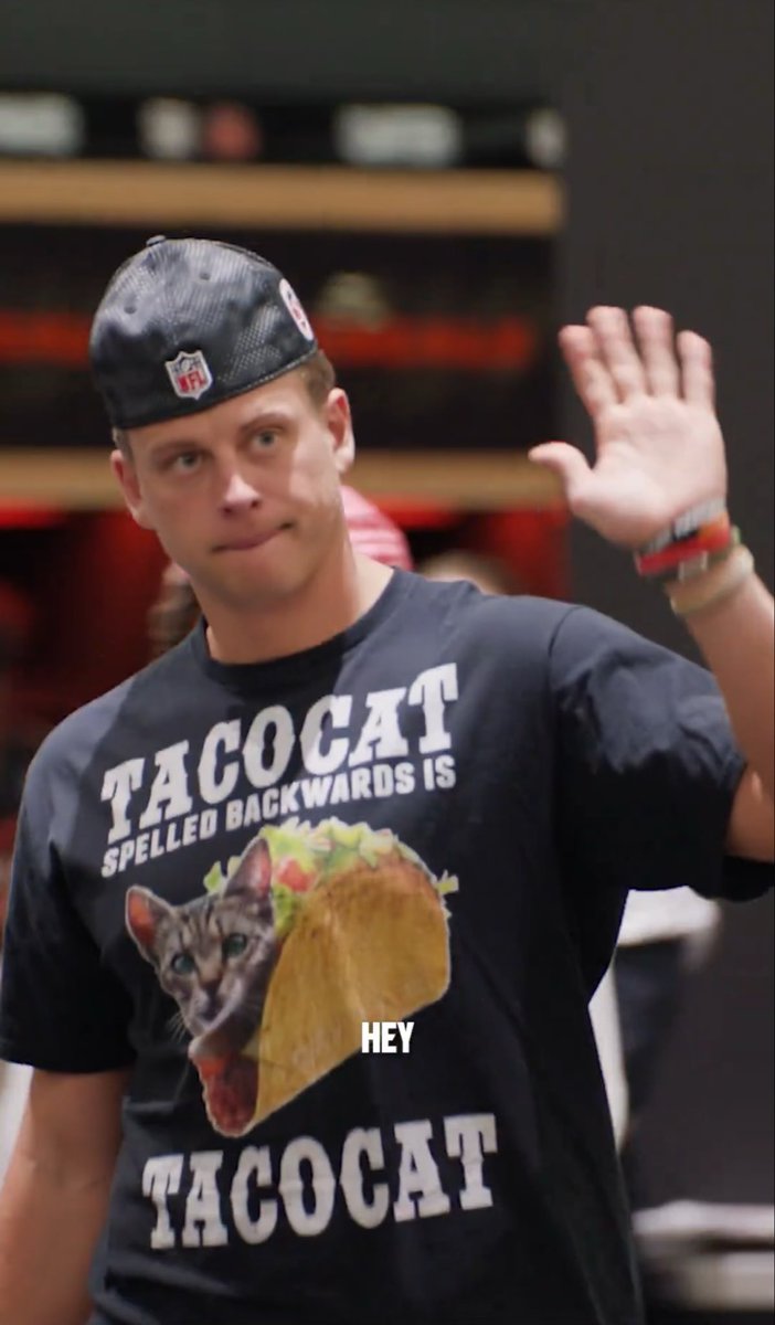 YoshiSZNs's tweet image. The most Joe Burrow shirt ever 😭🤣