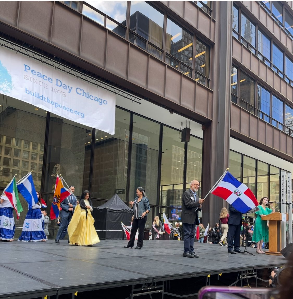 De cumpleaños hoy, un gran amigo y mejor aliado de <a href="/RDenChicago/">Consulado de la Republica Dominicana en Chicago</a> y de los dominicanos en el
medio oeste de EUA.
Muchas felicidades! al doctor Rafael Nuñez Director Ejecutivo de <a href="/DamaMidwest/">DAMA</a>