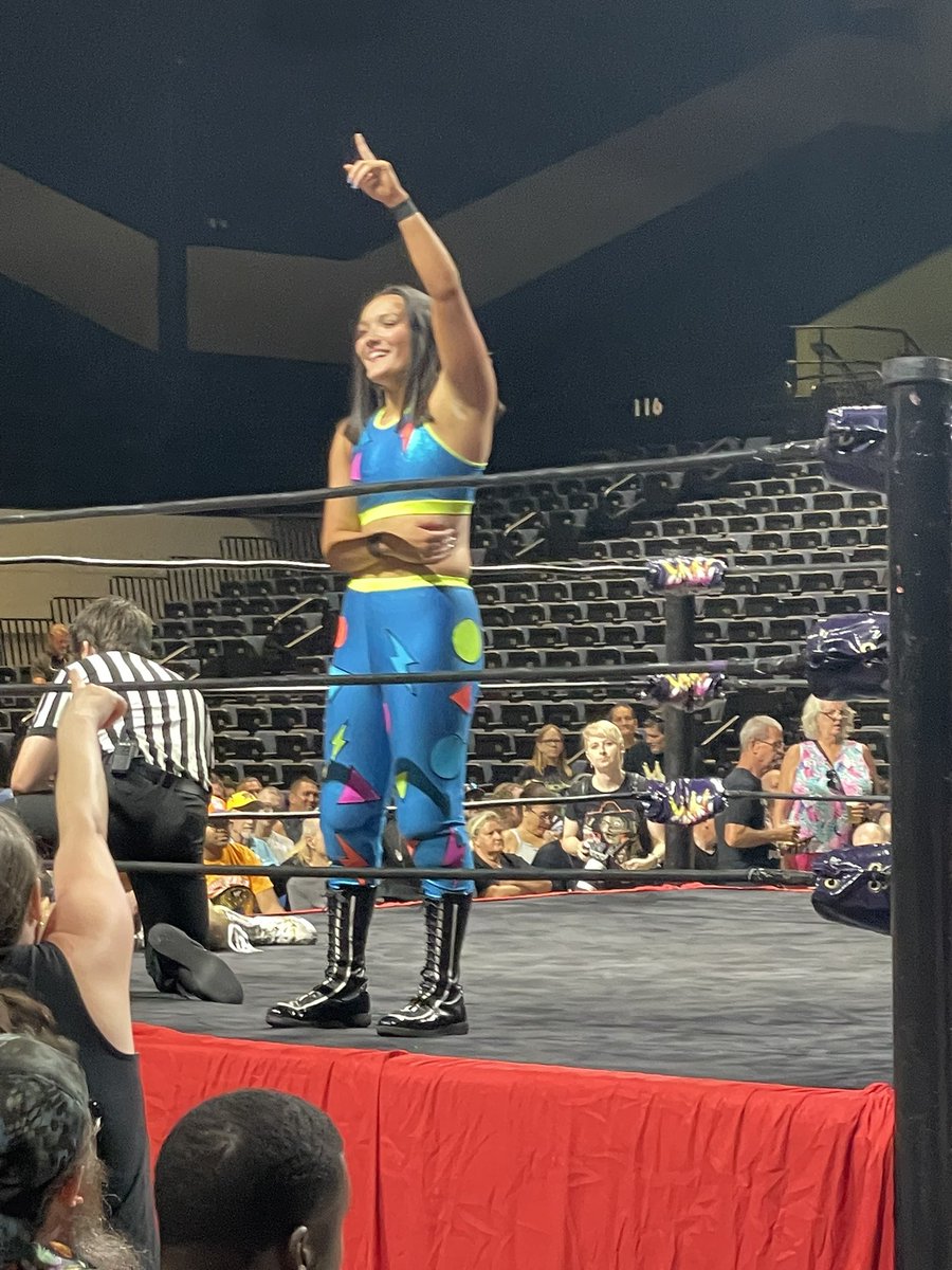atm929's tweet image. @izzy got the win over bird ladies friend last night at #ALWDaytona for @itsBayleyWWE was great match