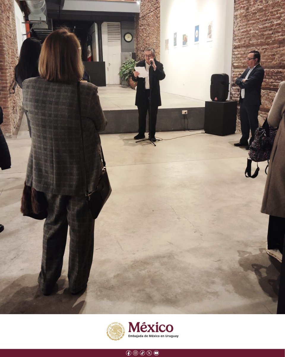 EmbaMexUru's tweet image. 🎨🖋️ “Idilio: de la Péndula al Lienzo” llegó a Montevideo este 24 de julio.

La Embajada de México inauguró esta muestra colectiva que une poesía y arte visual, con obras inspiradas en poetas como Sor Juana, Neruda y Benedetti.

📍 Espacio Cultural Emb. Vicente Muñiz Arroyo