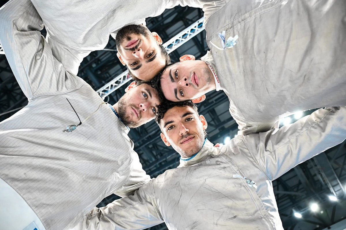 ItaliaTeam_it's tweet image. A TBILISI IL CIELO È AZZURROOOO 💙
Doppia medaglia a squadre per l’Italia oggi in Georgia ai Mondiali di scherma! 🤺
È oro per Luca Curatoli, Michele Gallo, Matteo Neri e Pietro Torre nella sciabola maschile! 🥇
Bronzo per Arianna Errigo, Martina Favaretto, Anna Cristino e…