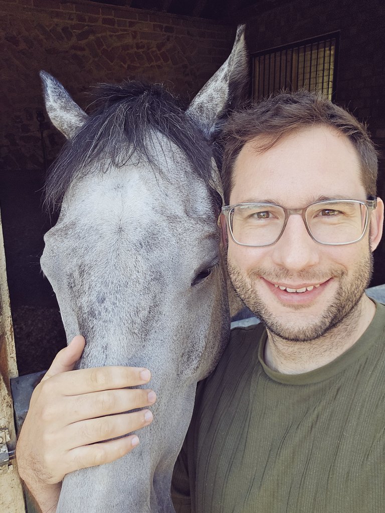 Josh_HW's tweet image. 🟡🟢 A pleasant morning spent with the new lad, Mart, who didn't take long to sell out 100% 💪 He's a lovely horse and we've hatched our ARC AW bonus plan 🤞
Great catching up with @dylancunha_uk talking all things Mart, yearling sales and...Dubai 😎👀🤔 Hmmm. Work to be done!