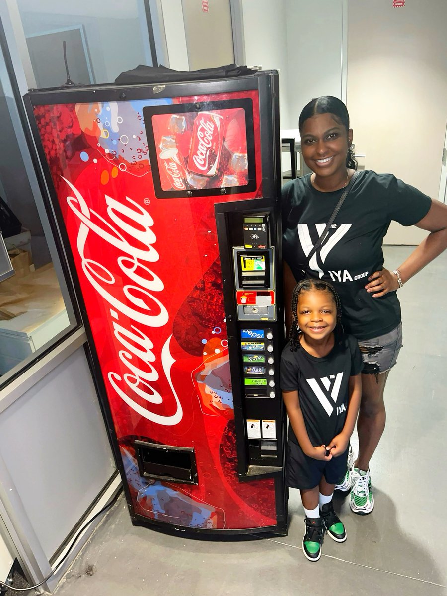 BiancaVixtoria's tweet photo. My 5 year old son secured TWO more vending machines! 💪🏾😮‍💨💼🙌🏾 

Starting building your family vending empire 👉🏾 https://t.co/khXPiBCgM2 https://t.co/JbmKu5tE1e