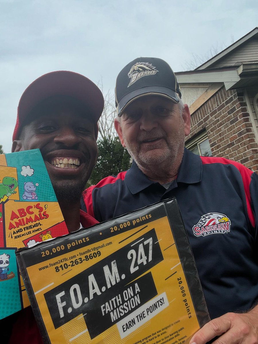 foam247's tweet photo. This is Dave Stewart, a  referee for the Detroit Red Wings.
We talked about what inner-city neighborhoods really need.
He bought books to give back.
I walked away more motivated than when I knocked.

#FOAM247 #FaithInTheField #SecondChances #SoftStrength #PurposePursuit https://t.co/CJX5zmcNJT