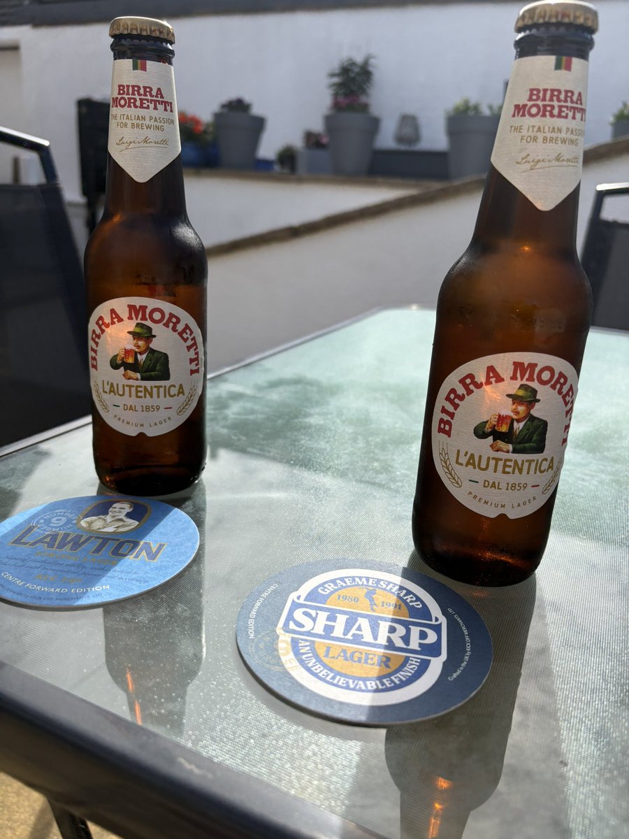 griffwebber's tweet image. Freshly painted walls and fences,so a couple of garden beers..efc coasters are my dad,and my fav efc  no9 #tommylawton #sharpie @mintisculture #cheers