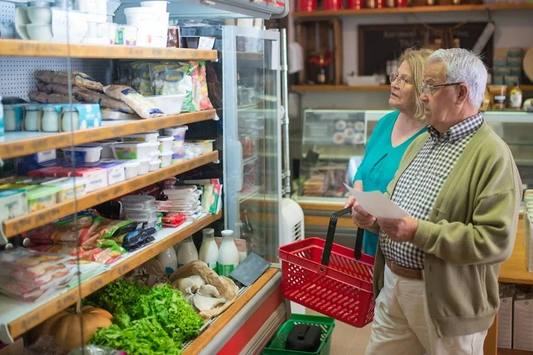 LT8am830's tweet image. #Trascendental Se conoció la canasta básica de junio para jubilados "Una pareja de jubilados necesita $765000 para cubrir sus requerimientos básicos de alimentación. Los productos de limpieza y los medicamentos son los que más aumentaron" Nicolás Parisi @cesyac, vía @maxiklan