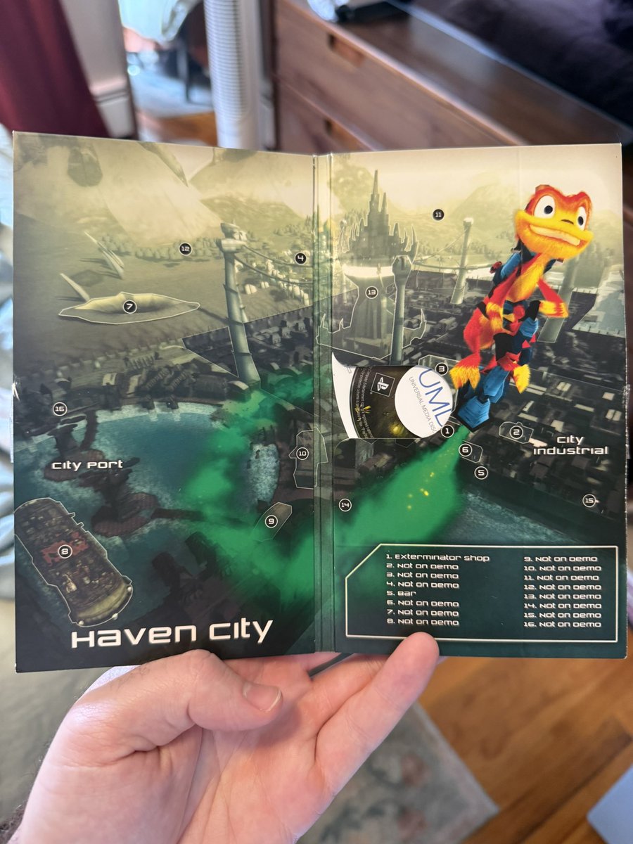 tommy_stella's tweet image. Don’t talk to me unless you also own the Daxter PSP demo that comes in this weird folder