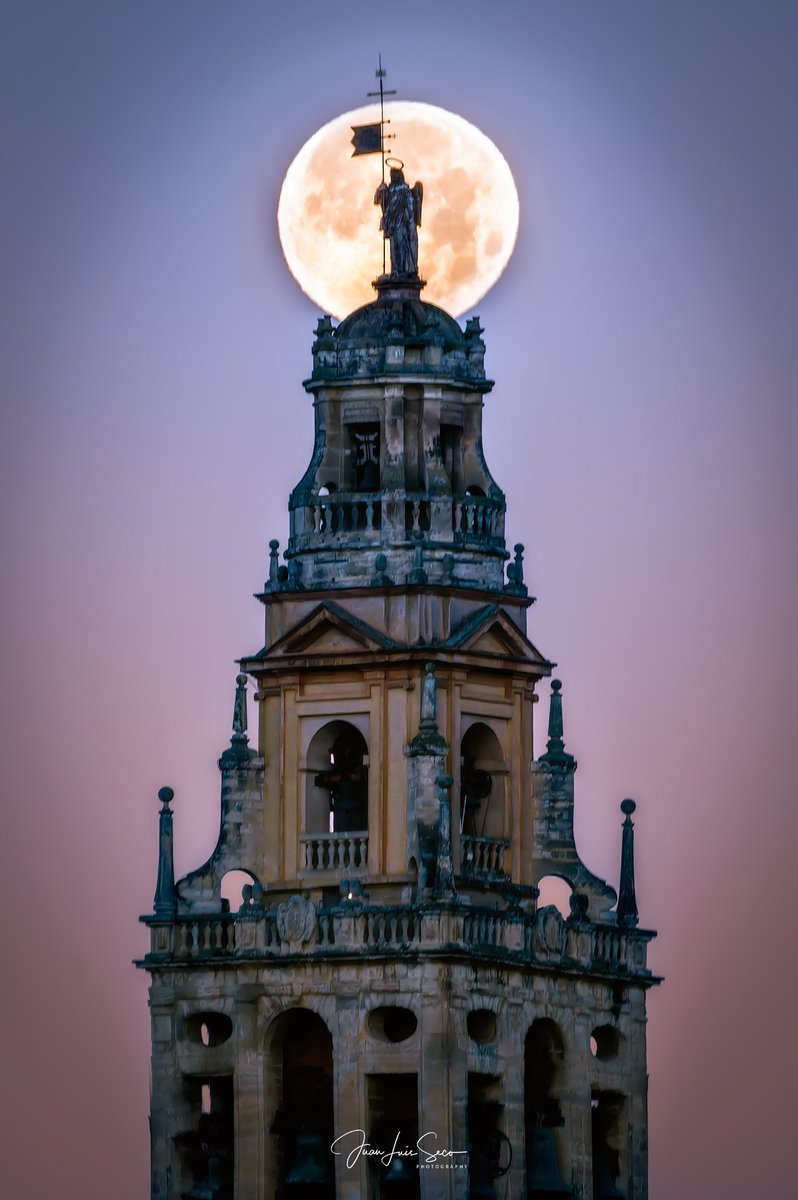 Haber sido los ojos de Córdoba mediante tu cámara será eternamente tu legado. Gracias por ello, Juan Luis. <a href="/JLuisSeco/">J.Luis Secø</a>