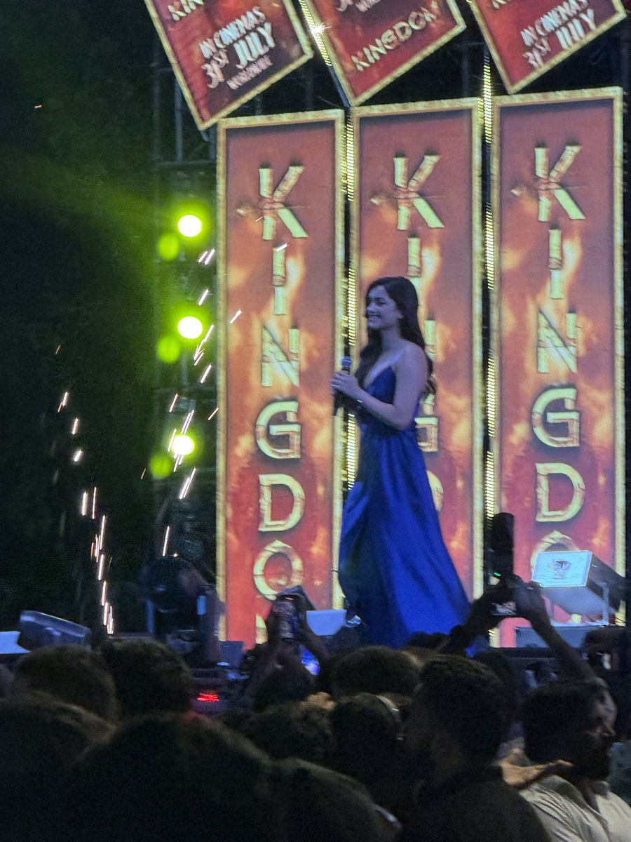 FilmyConnects's tweet image. Bhagya sri🔥🔥🔥
#Kingdom @TheDeverakonda