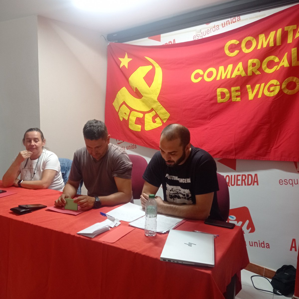 [#Vigo] Esta fin de semana celebramos a Conferencia comarcal do PCG na comarca de Vigo. 

Reforzamos o compromiso de traballo militante: da vivenda á sanidade, pasando pola precariedade laboral e a loita contra o empobrecemento da clase traballadora.

Parabéns e moitos aciertos✊
