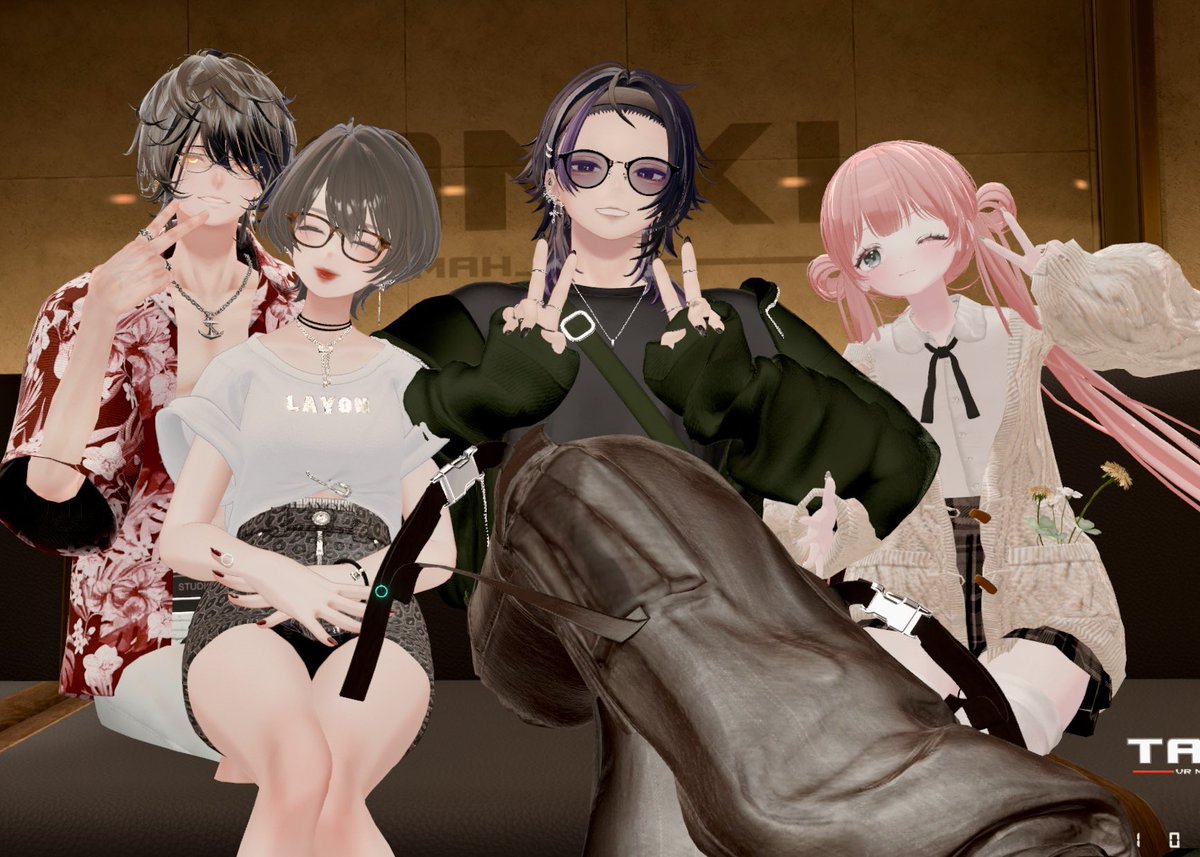 pichikyo's tweet image. フリテンの記録を止めハコの記録を伸ばした
飛んで飛んで飛んで…🥹
写真だけみると完全に接客イベントw
#VRCTANKI