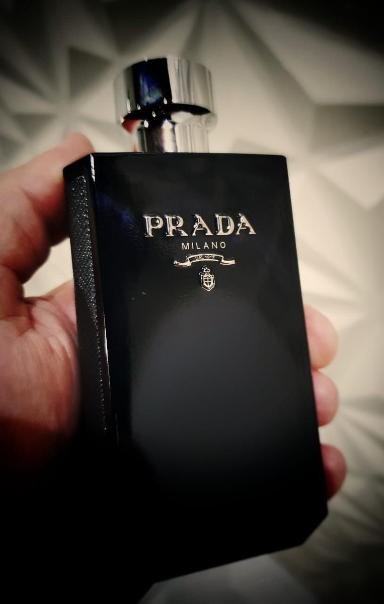 perfumemonk's tweet image. 🔥 PRADA L’Homme Intense – Your Answer to Elegance & Impact
(Yes, this is what you’re holding — and yes, it turns heads.)
👃 Why This?
If you’re buying your first designer perfume, or if your collection feels incomplete, this is the smooth operator you need.
🧪 Scent Profile:…
