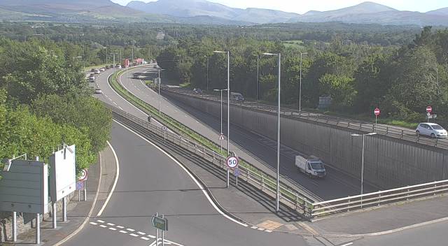 TrafficWalesN's tweet image. 🚘Congestion🚘

📍A55 Britannia Bridge in both directions

Allow for additional travel time⌚