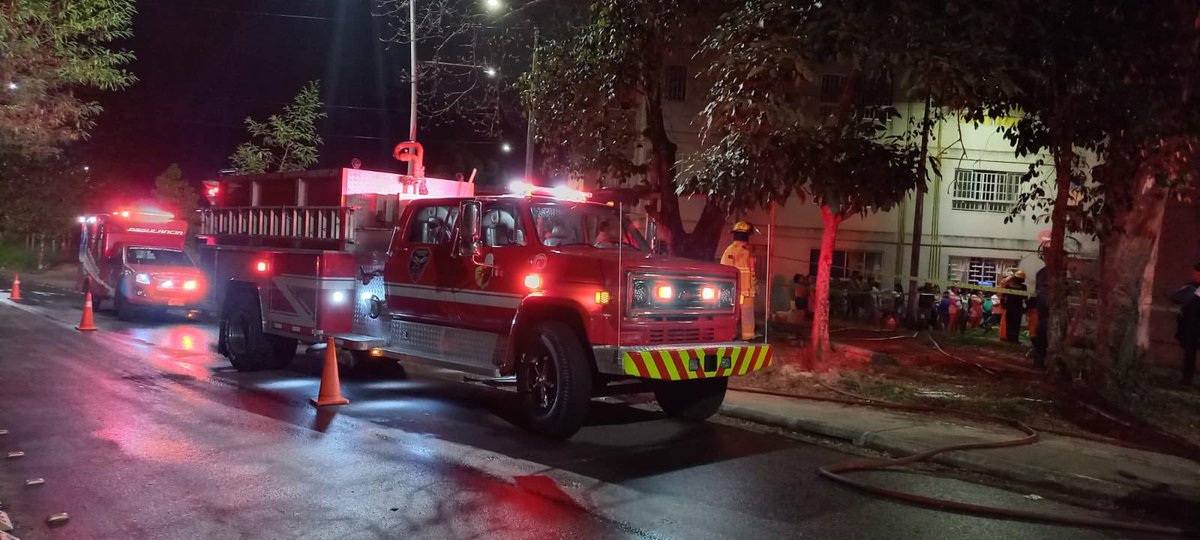 RCNBga's tweet image. Una pareja murió en el interior de un apartamento en el conjunto residencial Terrazas del Puerto en #Barrancabermeja

Una de las hipótesis sería un feminicidio en el que un hombre habría degollado a su compañera sentimental y después prendió fuego.
