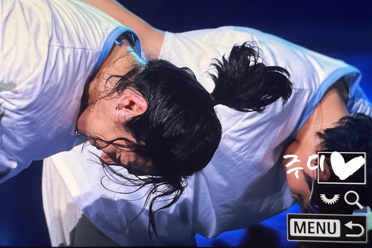 juuddenly's tweet image. 성진이 인사할 때 머리가 꽁지처럼 꼿.꼿이 서있어서 찍으면서 육성으로 아 귀여워!!!!! 라고 함