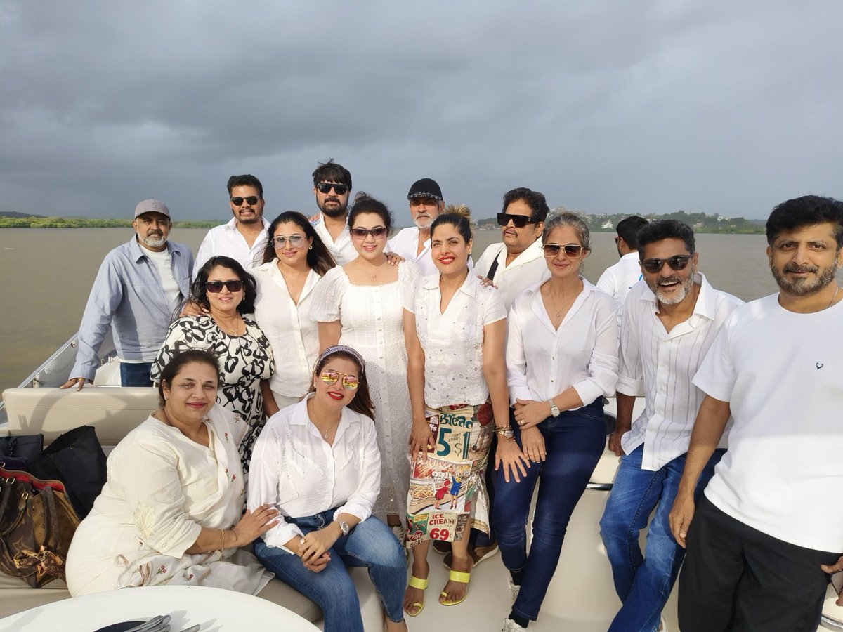 VCDtweets's tweet image. 90s Stars - Reunion in Goa 🏖️🛥️