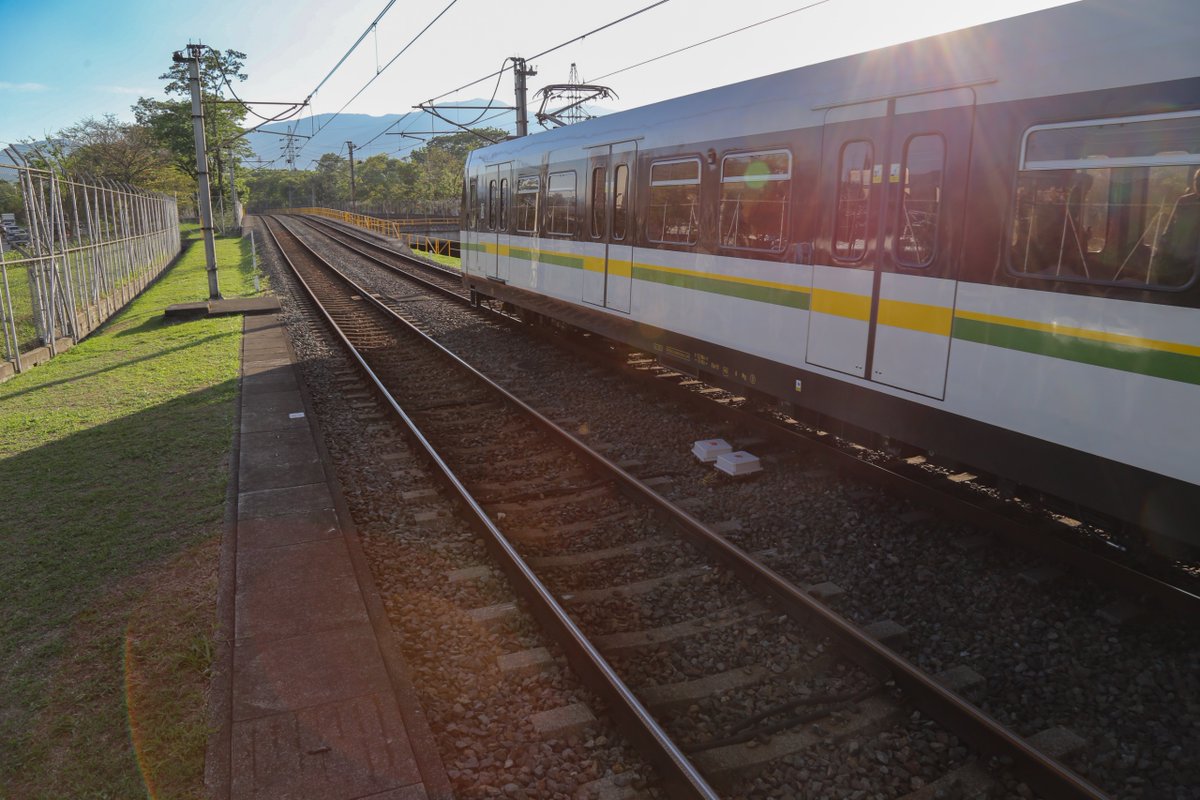 🔬🚆 La UPB y <a href="/metrodemedellin/">Metro de Medellín 💚 #CulturaMetro</a> recibieron una nueva patente internacional en Perú 🇵🇪 por el  'Dispositivo y método de compensación de tensión al sistema de ultracapacitores', una tecnología que almacena y reutiliza la energía generada por el frenado de los trenes.