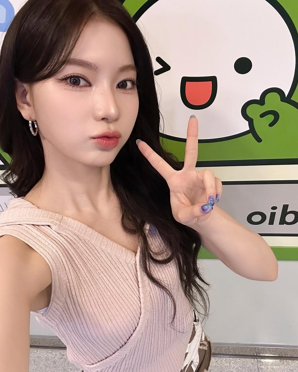 fleurswith's tweet image. chaeyoungieee 🤏🏻
