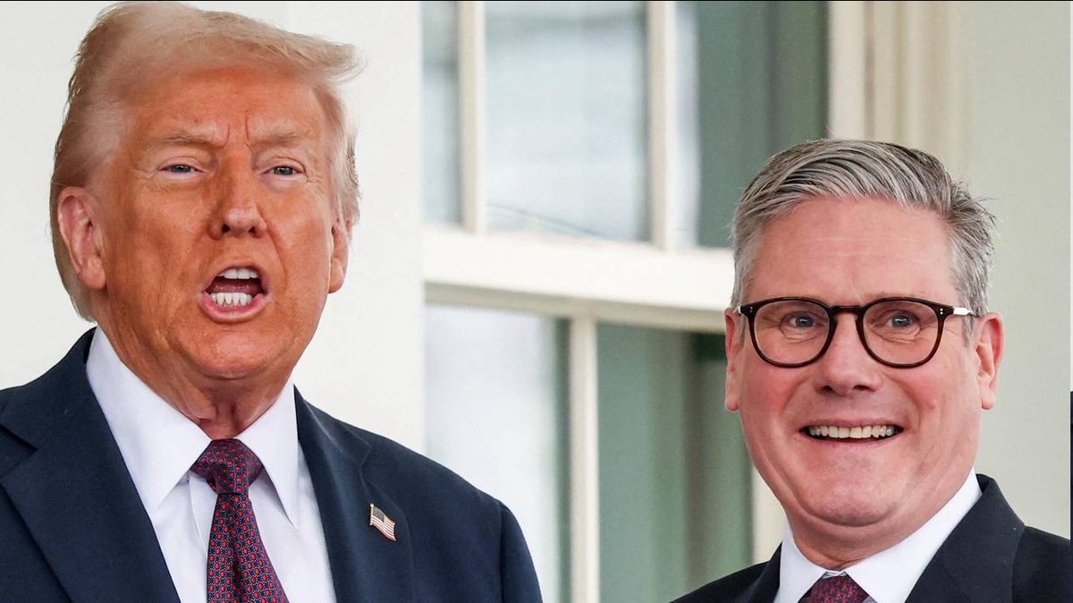 StEdwardX's tweet image. Trump gives Putin a 10–12 day deadline.
Starmer nods. They talk Gaza, aid, peace.
But nothing moves.
No tariff deal. No serious pressure.

Just golf and good optics.
Western diplomacy is a stage.
And the crowd still claps.