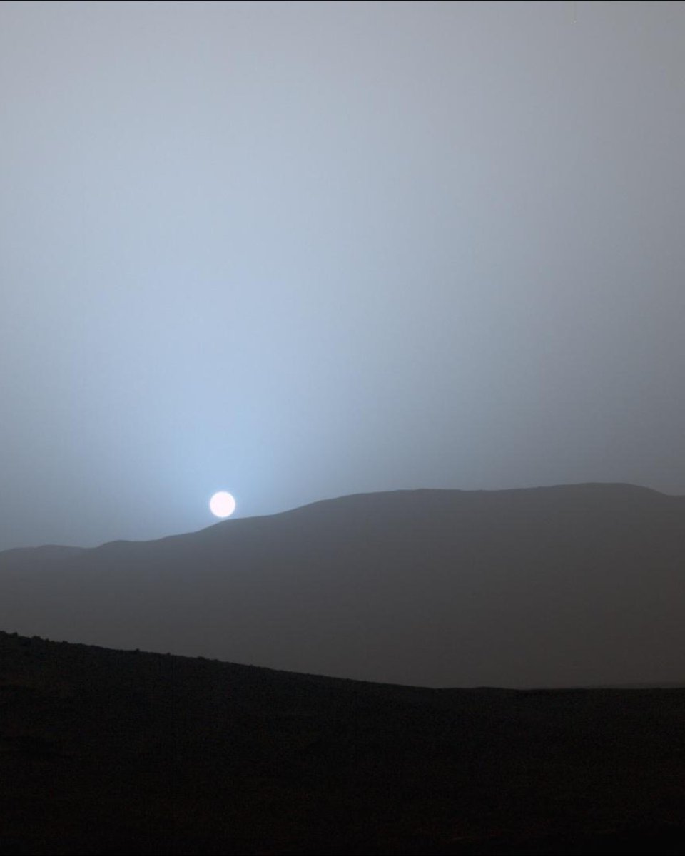 Ever wonder why the Sun looks yellow from Earth when it’s actually white? 

Our atmosphere scatters blue light, leaving mostly yellow and red wavelengths to reach our eyes. 

Learn more about the Sun: asc-csa.gc.ca/eng/astronomy/… 

📷: NASA/JPL-Caltech/MSSS/Texas A&amp;M Univ.