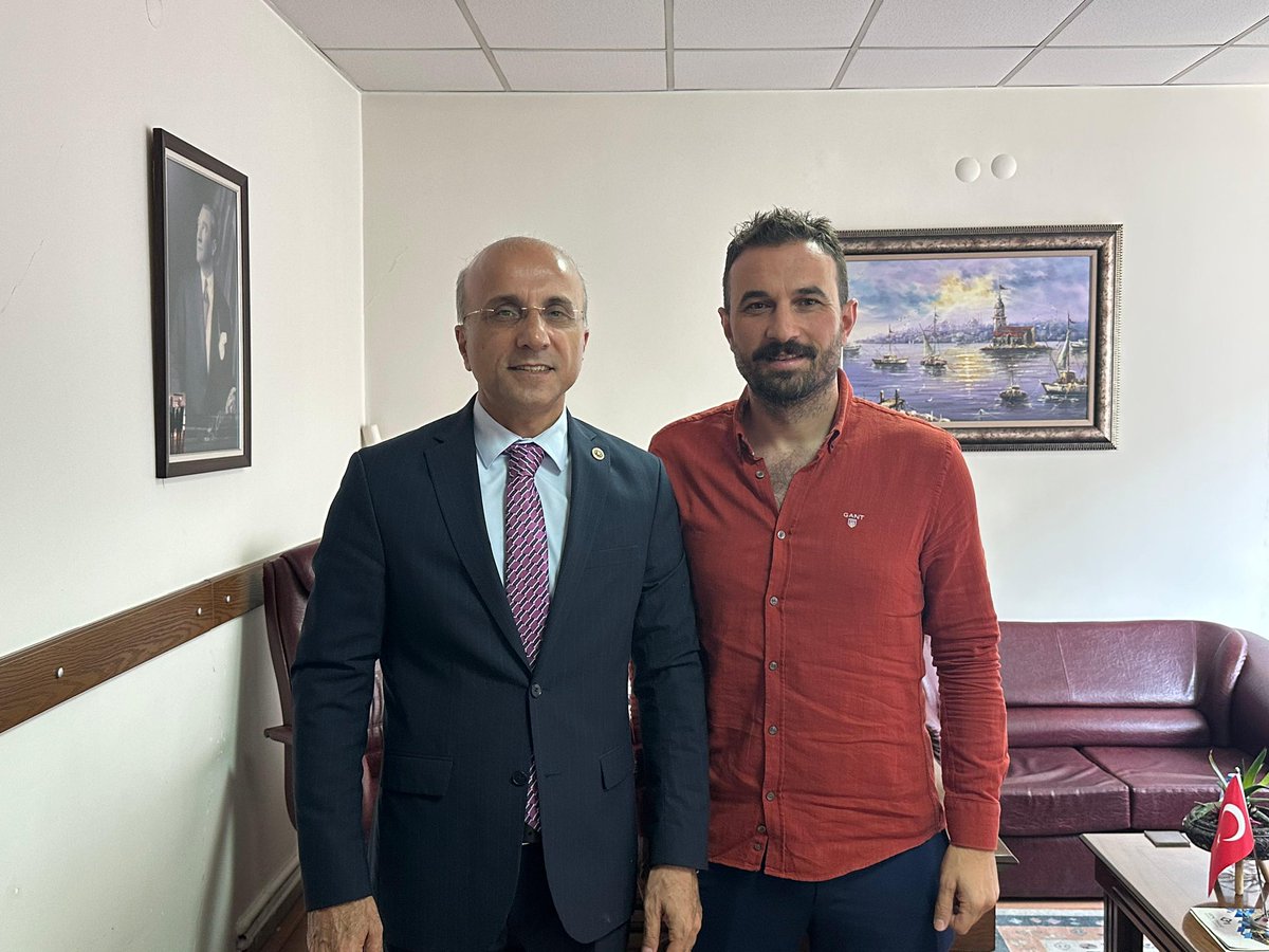 gencaskn's tweet image. Geçtiğimiz günlerde Melikgazi İlçe Başkanlığı’na aday olduğunu açıklayan Sn. Av. Niyazi Ünalmış kardeşimiz bugün ziyaretimize geldi. Kendisine başarılar diliyorum. Ülkemizin içinde bulunduğu bu zor koşullarda, iktidar yolculuğundaki partimizin kongrelerinde aday olan tüm yol…