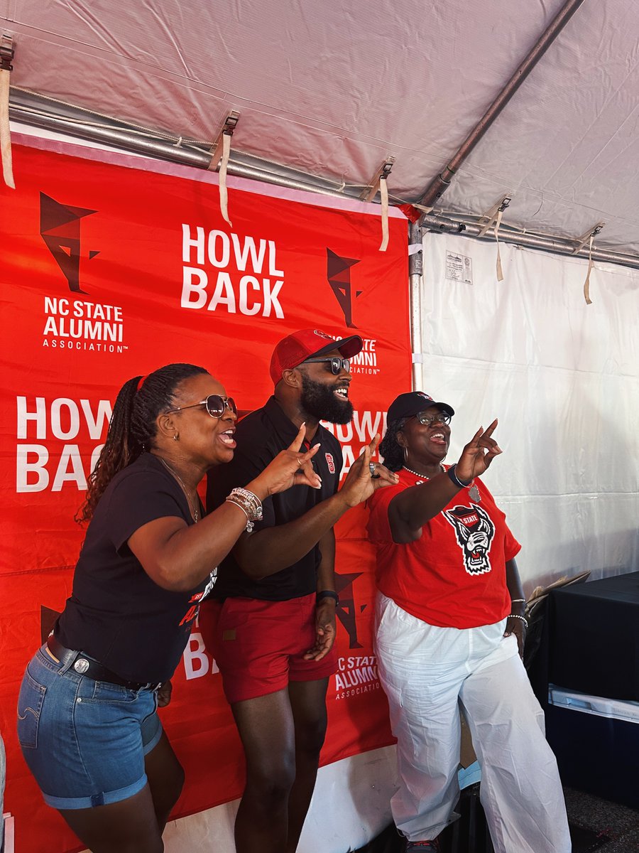 NCStateAlumni's tweet image. ✨It’s a block party✨
#Packapalooza™️ is back! On Aug. 23, stop by the #NCStateAlumni tent on Hillsborough Street for giveaways 🛍, games 🎯, meet your alumni board 🤝 and more as we celebrate in Wolfpack style.
Click for full details 👉 ncst.at/y2Gf50WvwrV #NCStateWWW