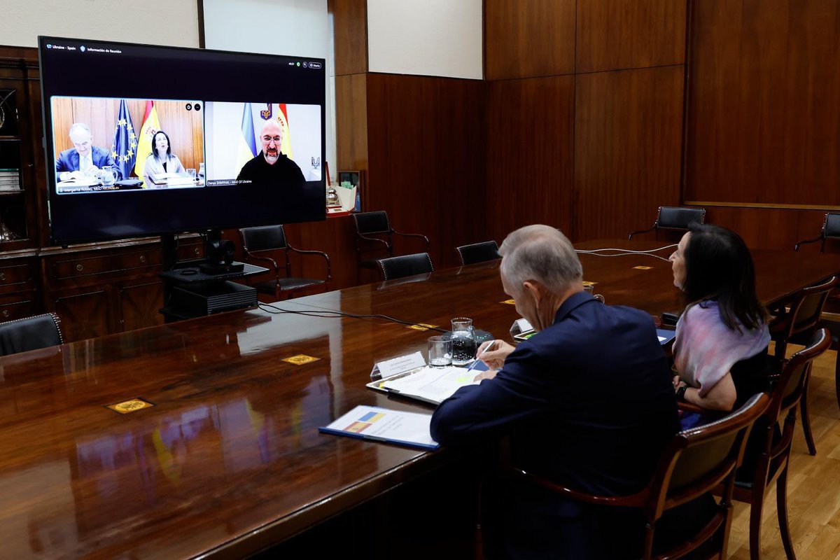 🇪🇸 España mantiene su compromiso de ayudar a Ucrania, reforzando las relaciones y sosteniendo el envío de material, ayuda humanitaria, así como formación a sus soldados.

Así lo ha trasladado Margarita Robles al nuevo ministro de Defensa ucraniano, hoy, en una videoconferencia.