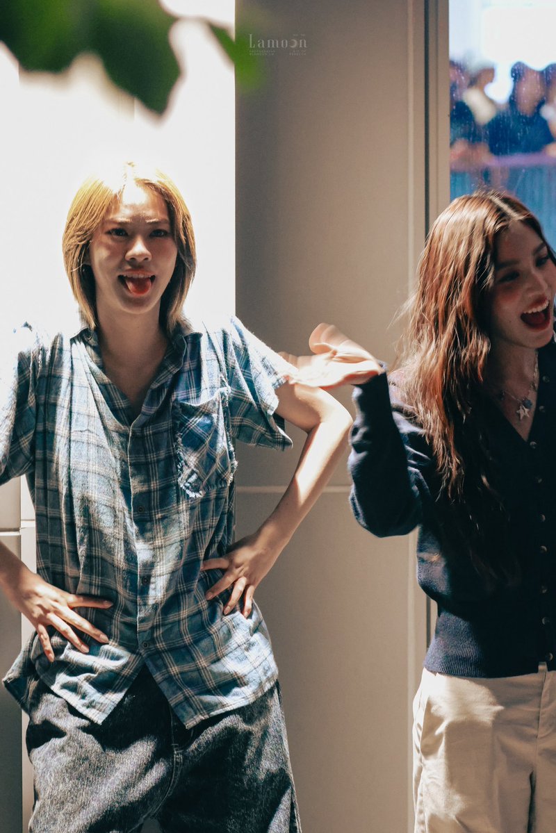 Lamoon_LM's tweet image. อุ้มน้องเสร็จยืนหอบ เก่งมากคับพี่😂
#มหกรรมนิยายนานาชาติ2025xEB
#EmiBonnie #เอมี่บอนนี่
#emiamily