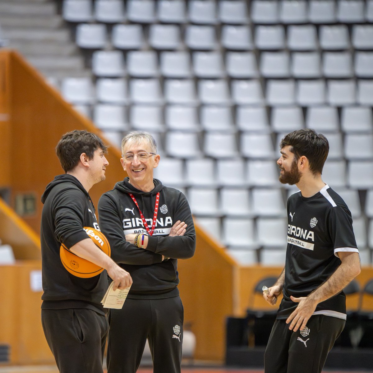 ✅ Miquel Fuentes renova com a entrenador assistent del primer equip i complirà la seva setena temporada

✊ Roger Dehesa s'incopora com a tècnic ajudant després de formar part de l'equip de treball durant el curs