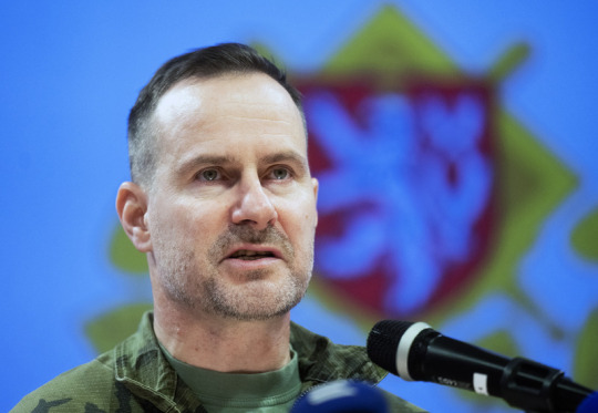 ceskenoviny_cz's tweet image. Šéf armády Řehka popřel, že by vojáci sledovali politické strany nebo občany #armada
ceskenoviny.cz/zpravy/2703073