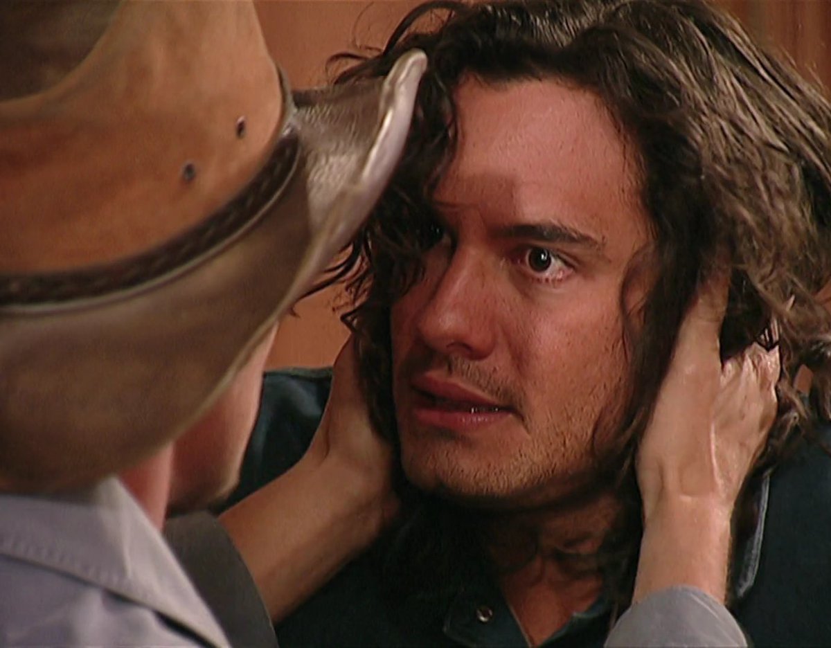 PasdeGavilanes's tweet photo. #PasiónDeGavilanes #PDG18 Juan está convencido de que Ruth es Libia que ha regresado de la muerte. https://t.co/xpeSAmWSpM
