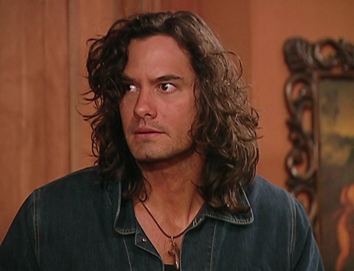 PasdeGavilanes's tweet photo. #PasiónDeGavilanes #PDG18 Juan está convencido de que Ruth es Libia que ha regresado de la muerte. https://t.co/xpeSAmWSpM