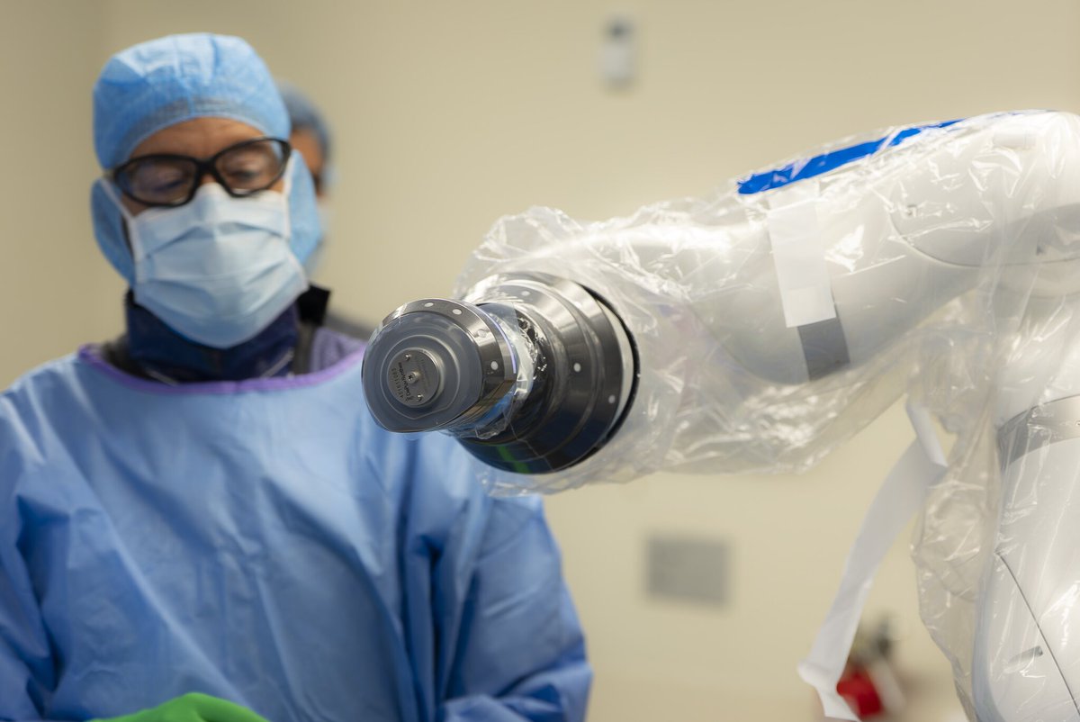 Want to help us name our new surgical spine robot? Head to our Facebook and Instagram stories to help us choose the perfect name! Keep checking in to cast your vote &amp; stay tuned for the final name reveal: bit.ly/451axS4