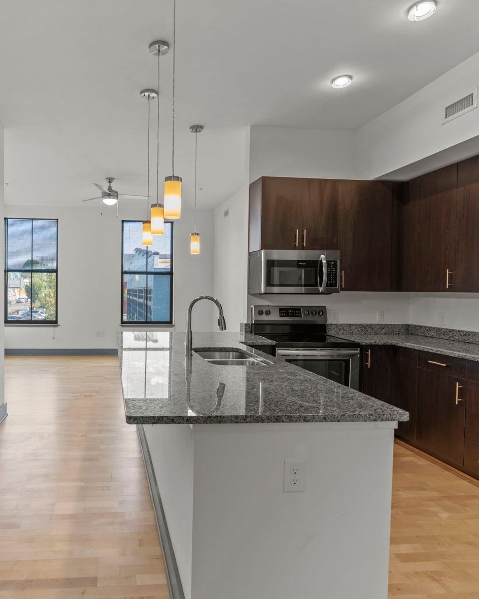 LegendPropGroup's tweet image. 🏙️ Now leasing in Richmond’s Fan District!
1BR from $1609 | 2BR from $2229

✨ Includes:
• Pool
• Gym
• Lounge
• Dog park
• In-unit laundry
• Stainless appliances

📍 All-inclusive + walkable
🔗 carystreetstation.com