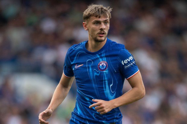 TransferNewsCen's tweet image. Fulham have registered interest in Chelsea midfielder Kiernan Dewsbury-Hall. (GiveMeSport)